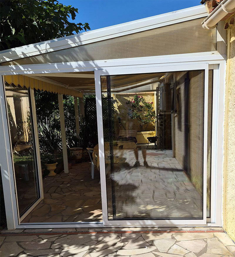 Fermeture avec coulissant d'une avancée de terrasse — Propose Alu PVC