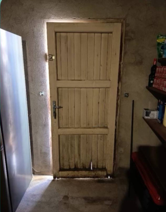 Après — Porte de service